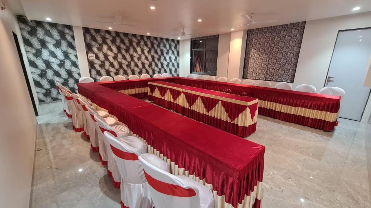Dnyanprabha Executive Hotel Tuljapur Eksteriør billede